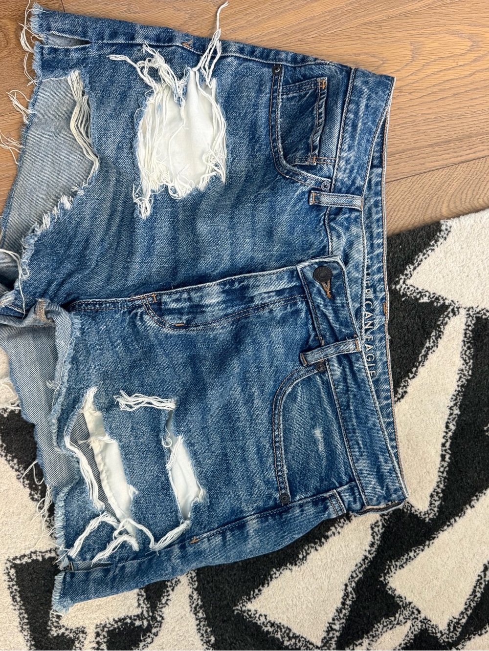 Women’s American eagle size 12 mom short